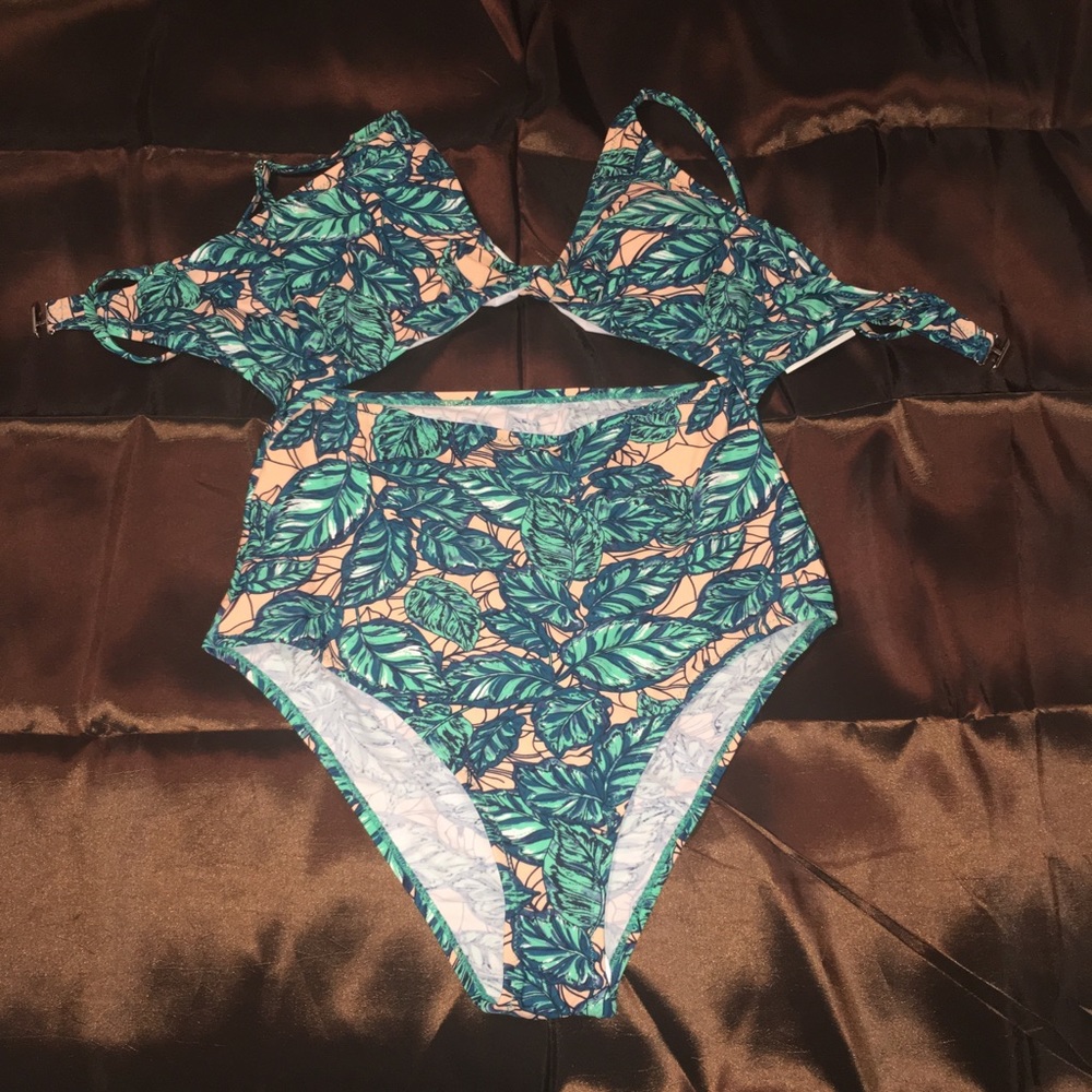 SWIM SUIT, ONE PIECE.  NEW! Beautiful!  Sz.